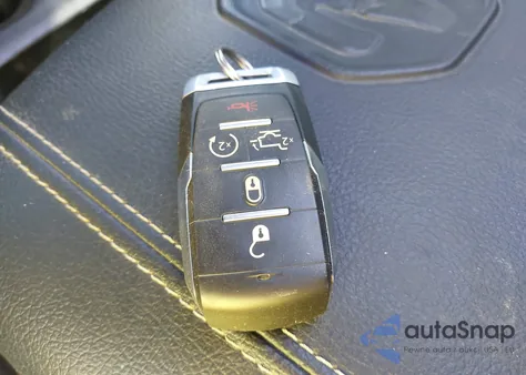 2021 Ram 1500 Laramie 4X4 5'7 Box z USA, uszkodzony, nr VIN 1C6SRFJT4MN739012